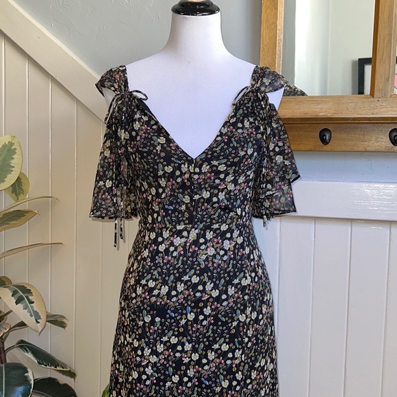French Connection Hallie Crinkle Floral Print Maxi Dress - Picture 14 of 16